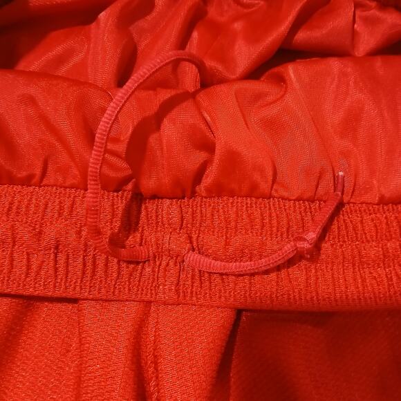VTG Nike Basketball Shorts Mens Med Red Shiny Dazzle 9" Pockets Drawstring Y2K - Picture 4 of 12